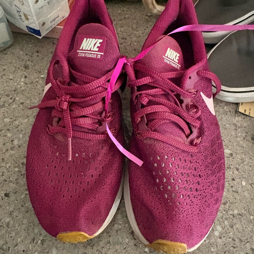 Nike Women's Zoom Pegasus 35 Athletic Shoes - Purple